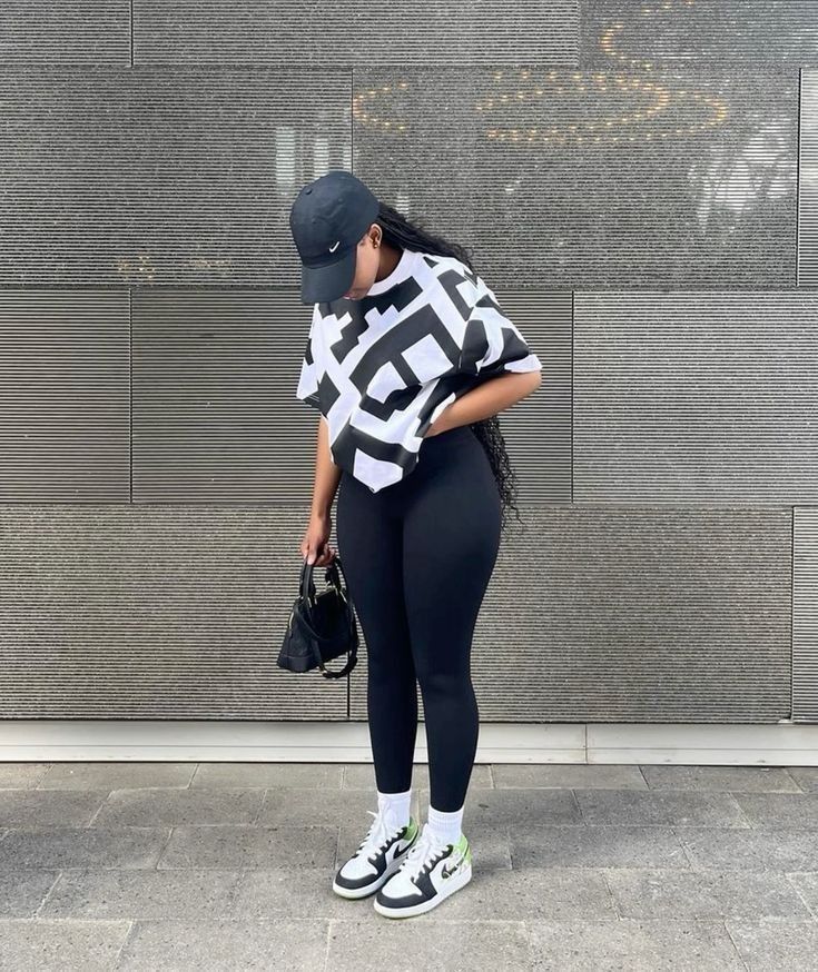 Plus Size Travel Outfit Ideas- 2
